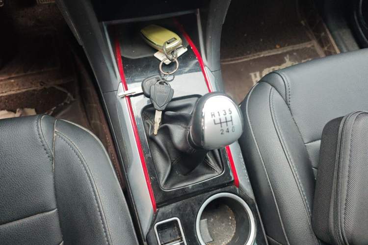 Used Haval H2 2017 Blue Label 1.5T Manual Two-Wheel Drive Elite Model Gear Lever