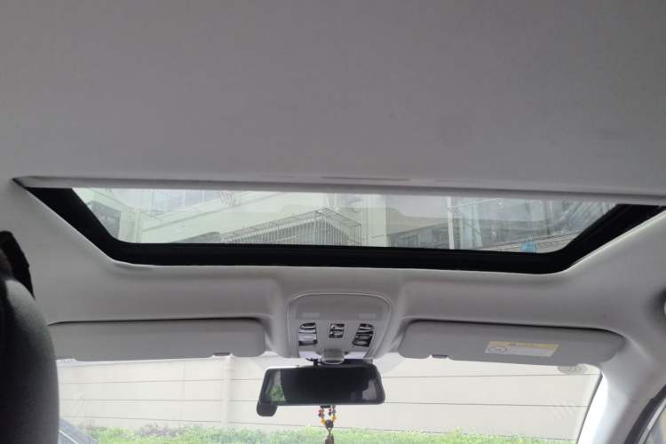Used Haval H2 2017 Red-Label 1.5T Manual Two-Wheel-Drive Elite Model Headliner