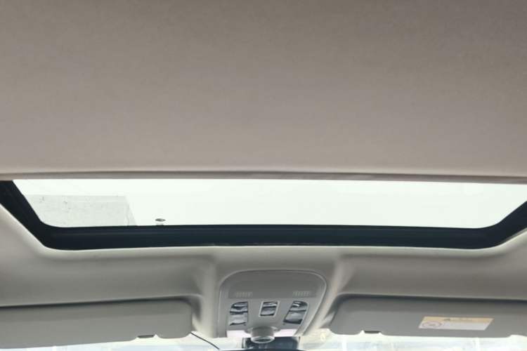 Used Haval H2 2017 Blue Label 1.5T Manual Two-Wheel Drive Luxury Model Headliner
