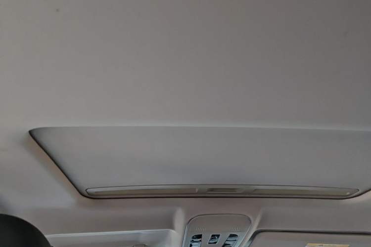 Used Haval H2 2017 Red-Label 1.5T Manual Two-Wheel-Drive Elite Model Headliner