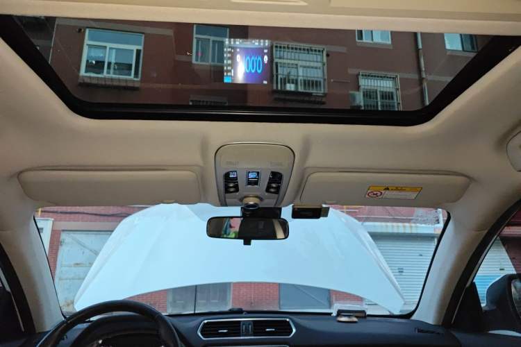Used Haval H2 2017 Red-Label 1.5T Manual Two-Wheel Drive Luxury Model Headliner