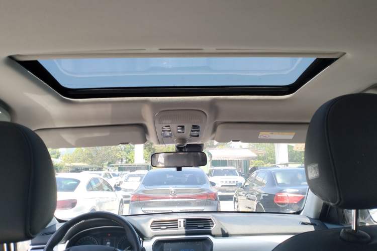 Used Haval H2 2017 Blue Label 1.5T Manual Two-Wheel Drive Luxury Model Headliner