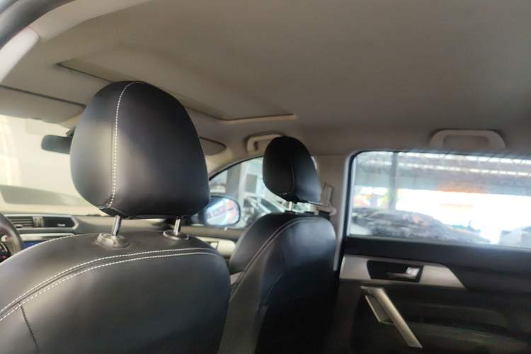 Used Haval H2 2017 Red-Label 1.5T Manual Two-Wheel Drive Comfort Model Headliner