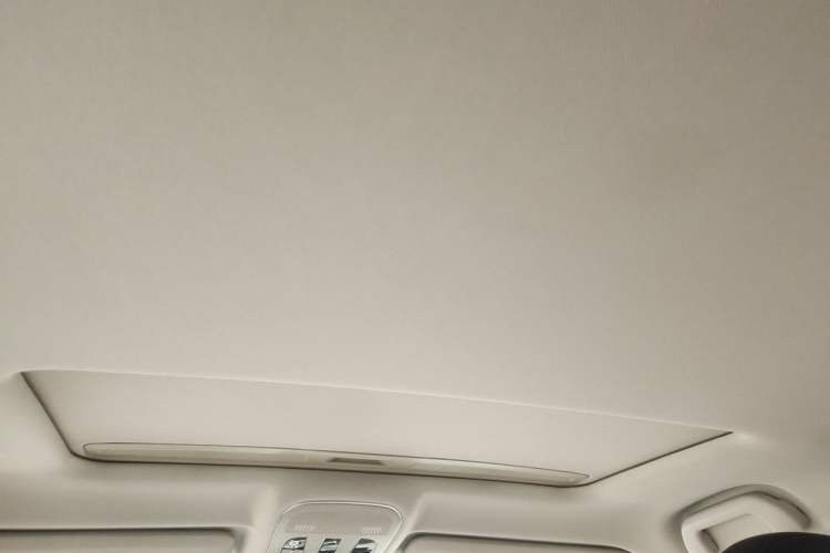 Used Haval H2 2017 Red-Label 1.5T Automatic Two-Wheel Drive Luxury Model Headliner