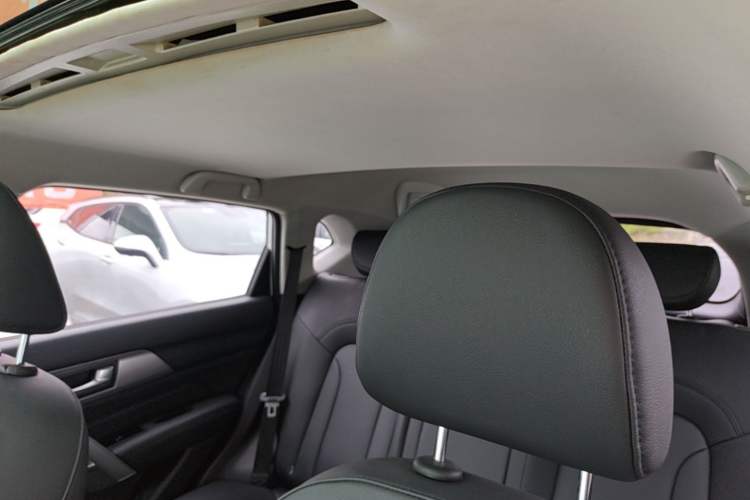 Used Haval H2 2017 Red-Label 1.5T Manual Two-Wheel Drive Luxury Model Headliner