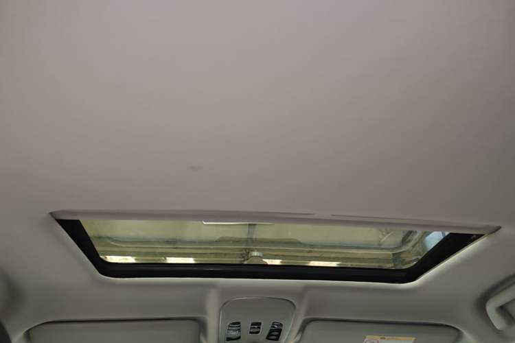 Used Haval H2 2017 Red-Label 1.5T Automatic Two-Wheel Drive Luxury Model Headliner