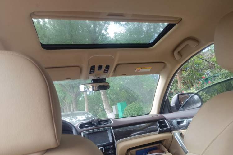Used Haval H2 2017 Red-Label 1.5T Automatic Two-Wheel Drive Elite Model Headliner