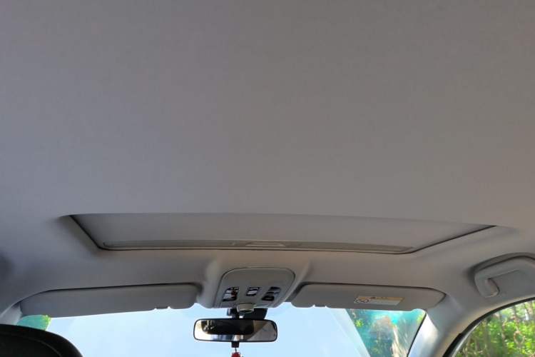Used Haval H2 2017 Red-Label 1.5T Manual Two-Wheel-Drive Elite Model Headliner