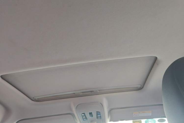 Used Haval H2 2017 Red-Label 1.5T Manual Two-Wheel Drive Comfort Model Headliner