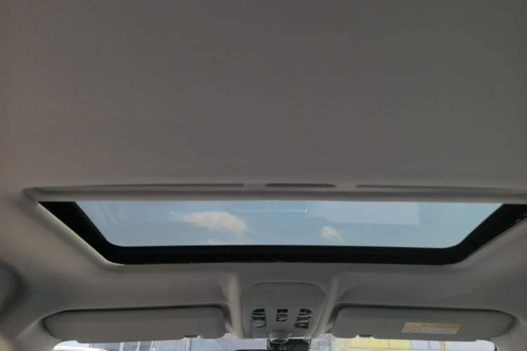 Used Haval H2 2017 Red-Label 1.5T Manual Two-Wheel-Drive Elite Model Headliner
