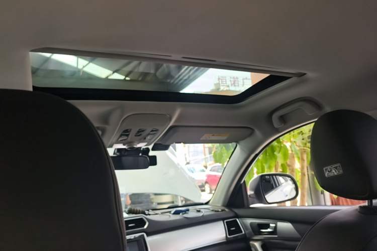 Used Haval H2 2017 Red-Label 1.5T Automatic Two-Wheel Drive Luxury Model Headliner