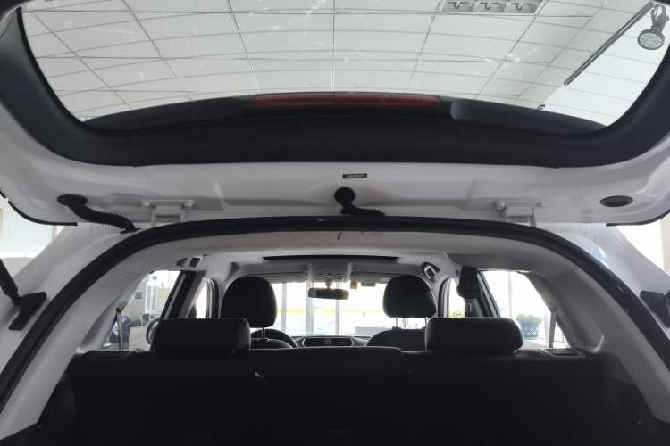 Used Haval H2 2017 Red-Label 1.5T Manual Two-Wheel Drive Comfort Model Headliner