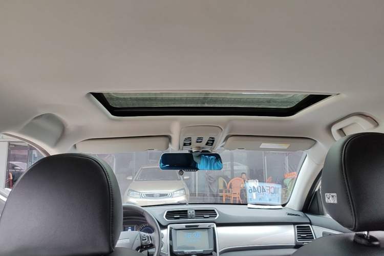 Used Haval H2 2017 Red-Label 1.5T Automatic Two-Wheel Drive Luxury Model Headliner