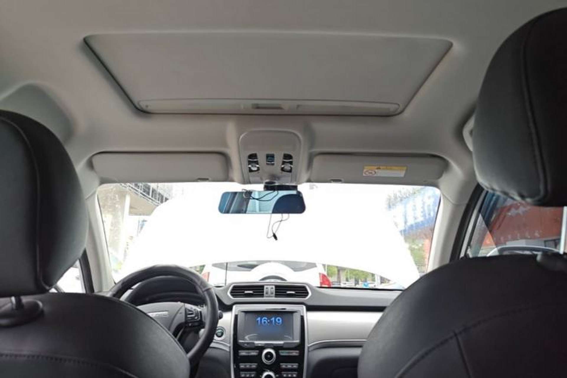 Used Haval H2 2017 Red-Label 1.5T Manual Two-Wheel-Drive Elite Model Headliner