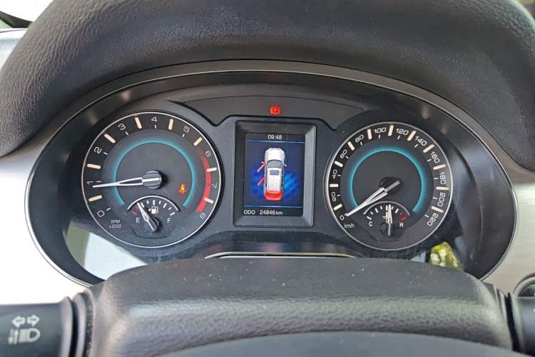 Used Haval H2 2017 Red-Label 1.5T Manual Two-Wheel-Drive Elite Model Instrument Cluster