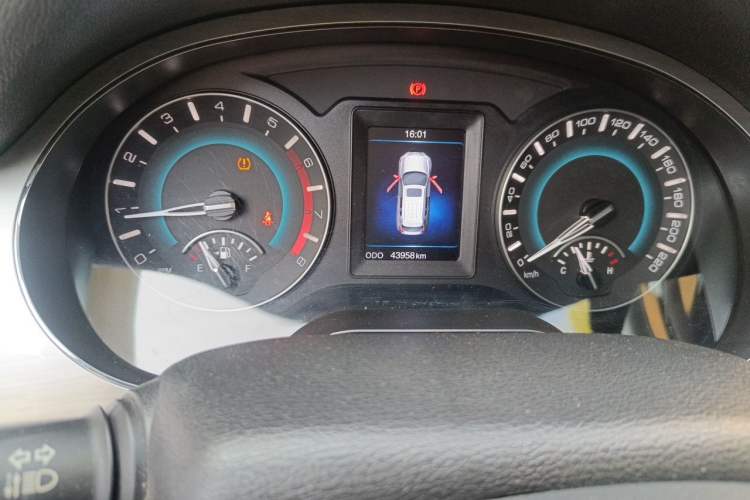 Used Haval H2 2017 Red-Label 1.5T Manual Two-Wheel-Drive Elite Model Instrument Cluster