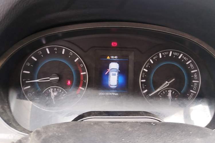 Used Haval H2 2017 Red-Label 1.5T Manual Two-Wheel-Drive Elite Model Instrument Cluster