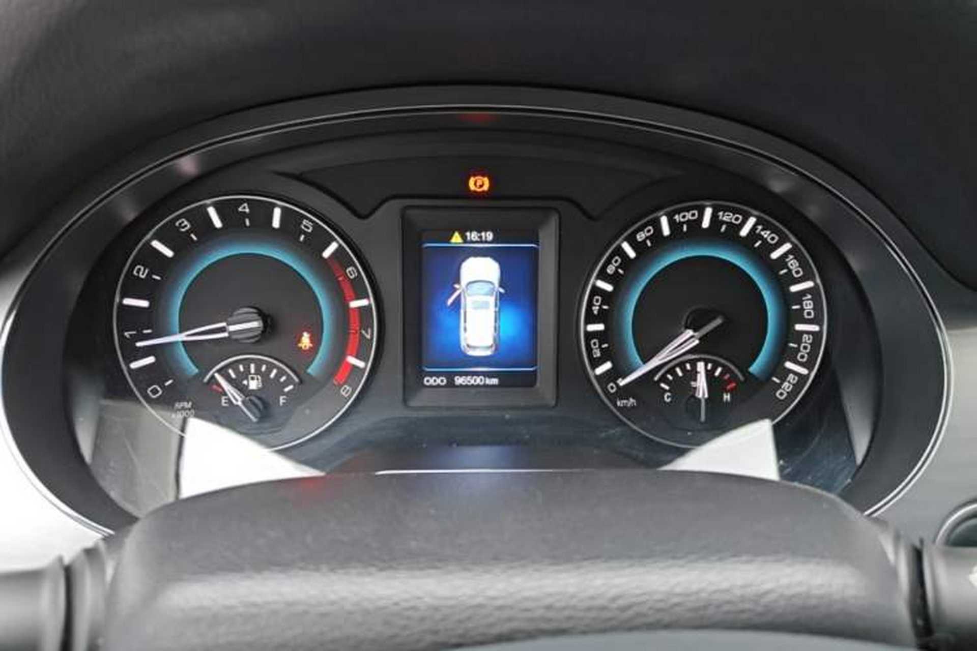 Used Haval H2 2017 Red-Label 1.5T Manual Two-Wheel-Drive Elite Model Instrument Cluster