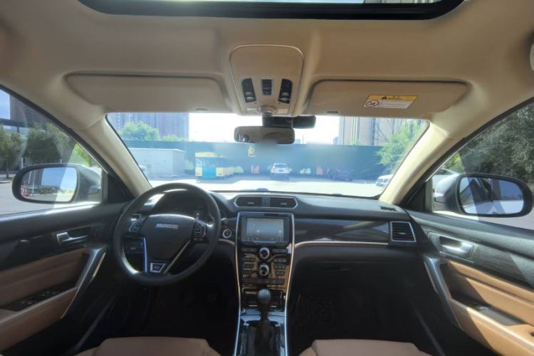 Used Haval H2 2017 Red-Label 1.5T Manual Two-Wheel Drive Comfort Model Interior 1