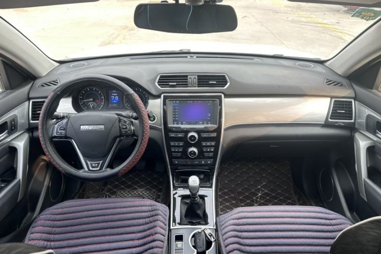 Used Haval H2 2017 Red-Label 1.5T Manual Two-Wheel Drive Luxury Model Interior 1