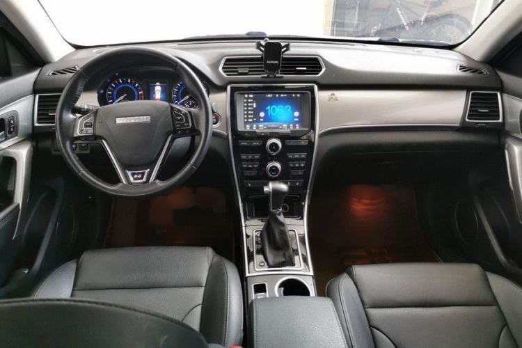Used Haval H2 2017 Red-Label 1.5T Automatic Two-Wheel Drive Luxury Model Interior 1
