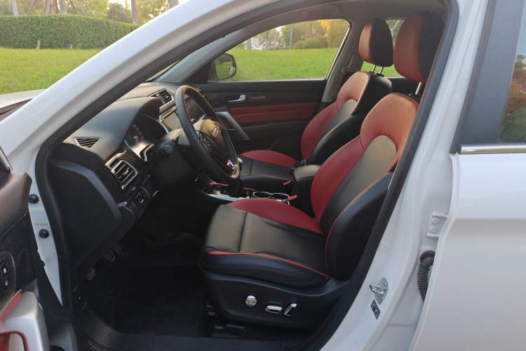 Used Haval H2 2017 Blue Label 1.5T Manual Two-Wheel Drive Luxury Model Interior 1