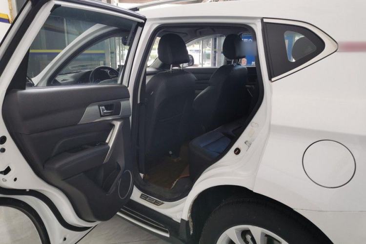 Used Haval H2 2017 Red-Label 1.5T Automatic Two-Wheel Drive Luxury Model Interior 12