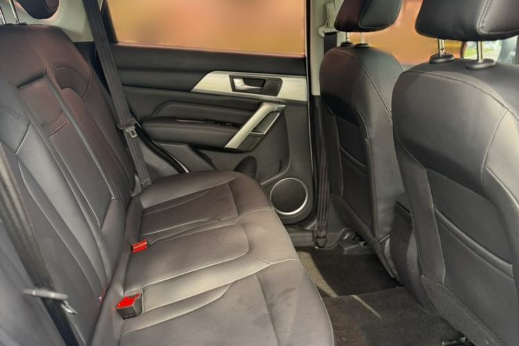 Used Haval H2 2017 Red-Label 1.5T Manual Two-Wheel-Drive Elite Model Interior 2