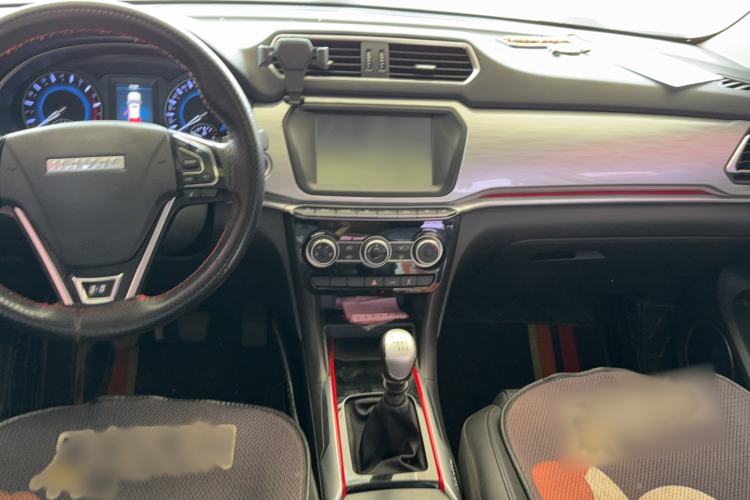 Used Haval H2 2017 Blue Label 1.5T Manual Two-Wheel Drive Luxury Model Interior 2