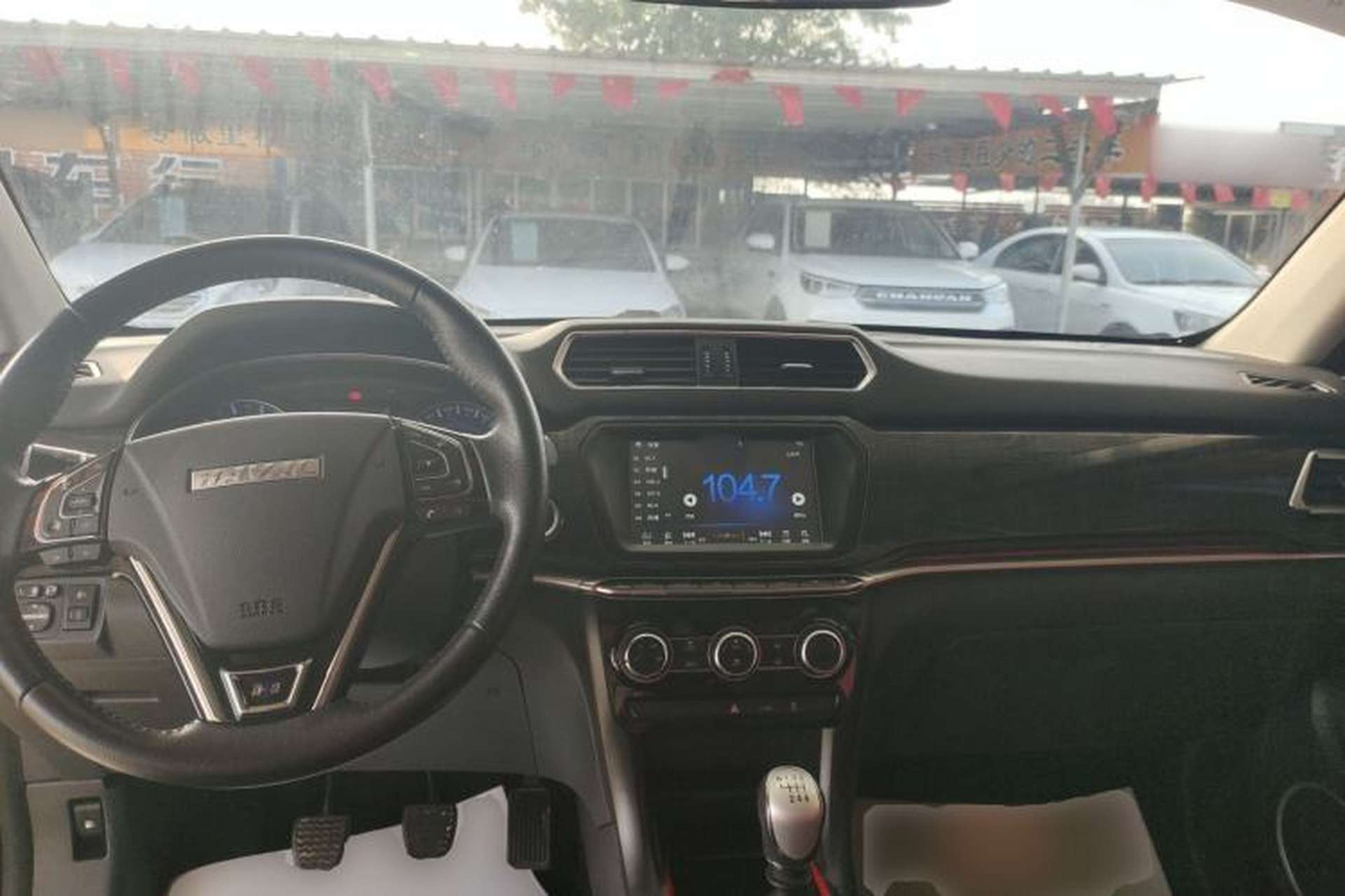 Used Haval H2 2017 Blue Label 1.5T Manual Two-Wheel Drive Luxury Model Interior 2