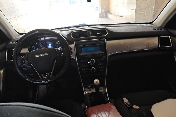 Used Haval H2 2017 Red-Label 1.5T Manual Two-Wheel Drive Comfort Model Interior 2