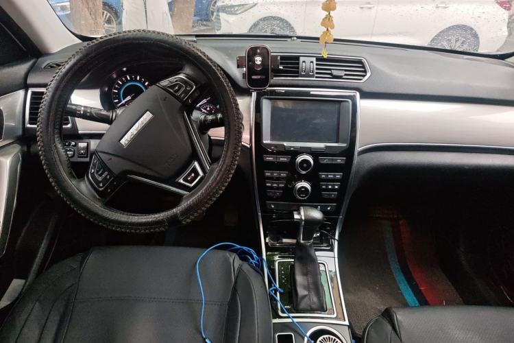 Used Haval H2 2017 Red-Label 1.5T Automatic Two-Wheel Drive Luxury Model Interior 2