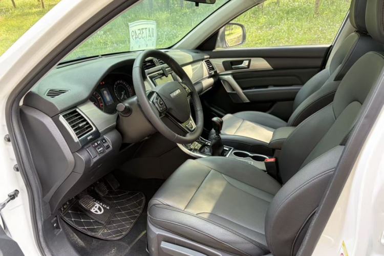Used Haval H2 2017 Red-Label 1.5T Manual Two-Wheel Drive Luxury Model Interior 2
