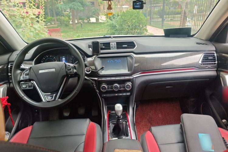Used Haval H2 2017 Blue Label 1.5T Manual Two-Wheel-Drive Prestige Model Interior 2