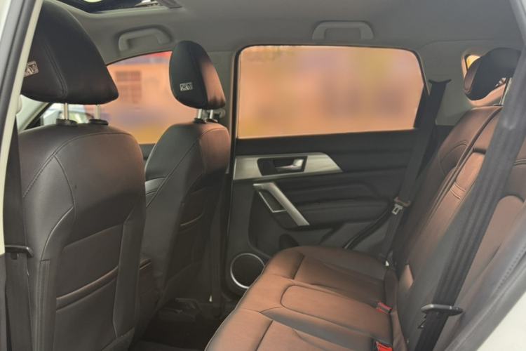 Used Haval H2 2017 Red-Label 1.5T Manual Two-Wheel-Drive Elite Model Interior 3