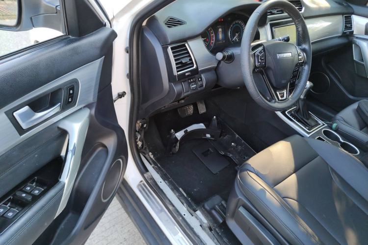 Used Haval H2 2017 Red-Label 1.5T Automatic Two-Wheel Drive Luxury Model Interior 3
