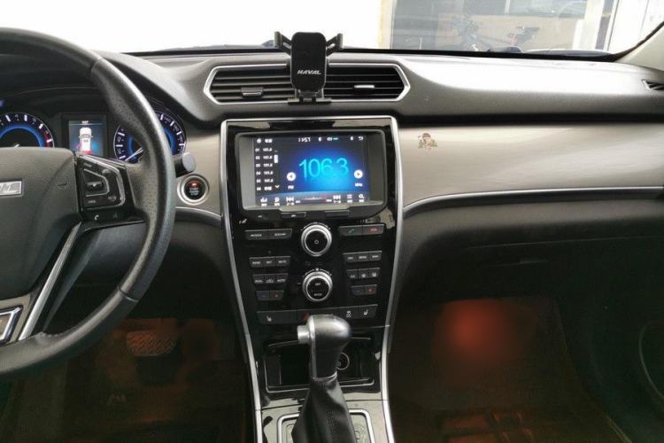Used Haval H2 2017 Red-Label 1.5T Automatic Two-Wheel Drive Luxury Model Interior 3