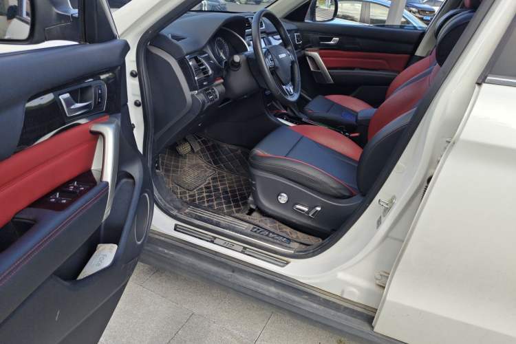 Used Haval H2 2017 Blue Label 1.5T Automatic Two-Wheel Drive Luxury Model Interior 3