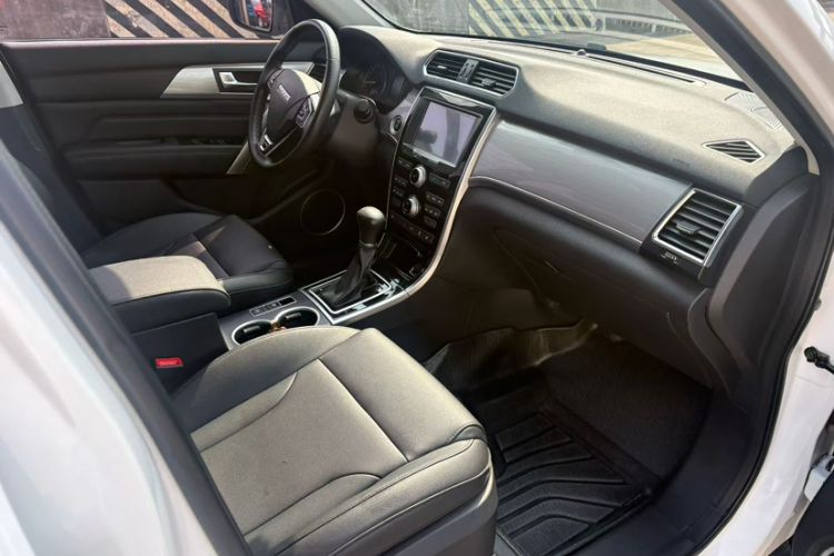 Used Haval H2 2017 Red-Label 1.5T Automatic Two-Wheel Drive Luxury Model Interior 4