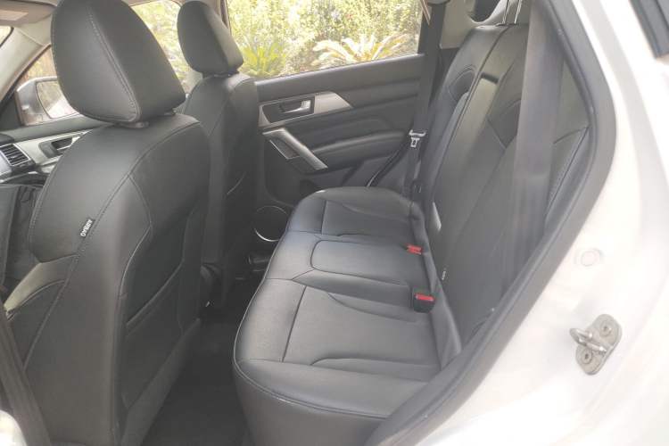 Used Haval H2 2017 Red-Label 1.5T Manual Two-Wheel Drive Luxury Model Interior 4