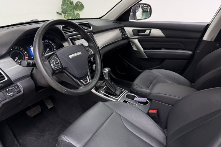 Used Haval H2 2017 Red-Label 1.5T Automatic Two-Wheel Drive Luxury Model Interior 4