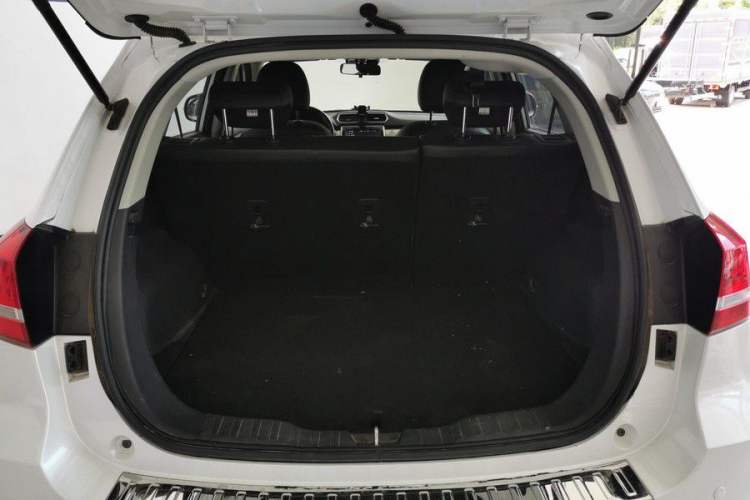 Used Haval H2 2017 Red-Label 1.5T Automatic Two-Wheel Drive Luxury Model Interior 7