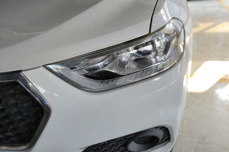 Used Haval H2 2017 Blue Label 1.5T Manual Two-Wheel Drive Elite Model Left Front Headlight