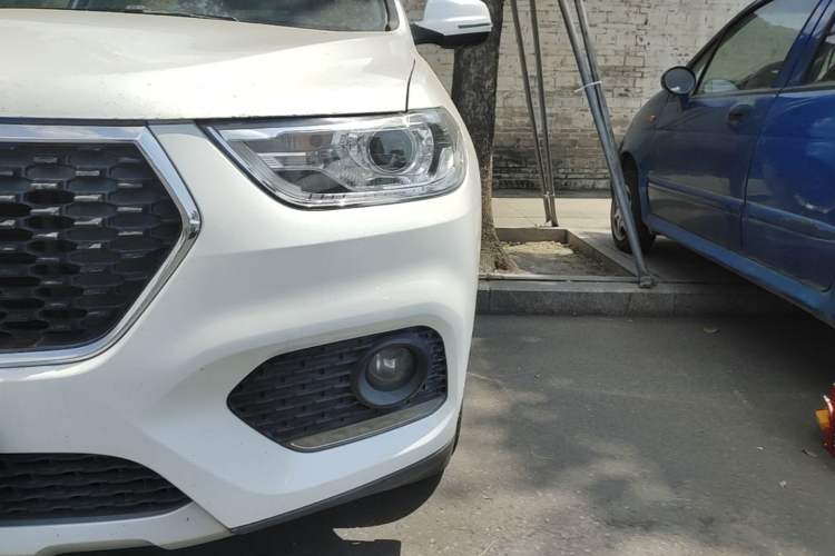 Used Haval H2 2017 Blue Label 1.5T Automatic Two-Wheel Drive Luxury Model Left Front Headlight