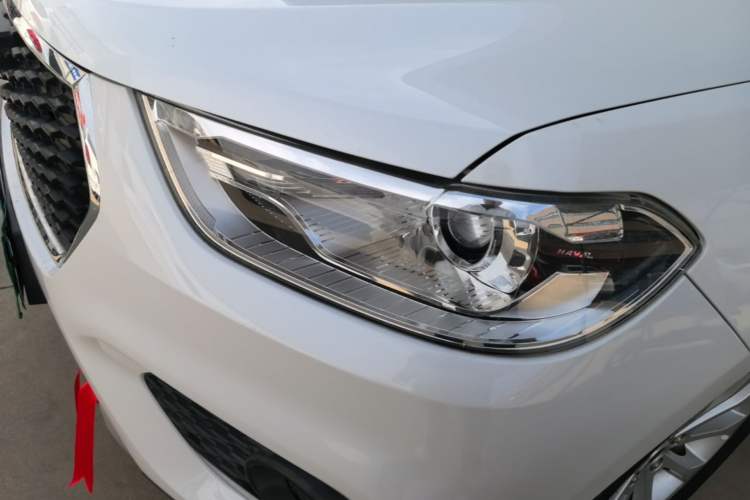 Used Haval H2 2017 Blue Label 1.5T Manual Two-Wheel Drive Elite Model Left Front Headlight