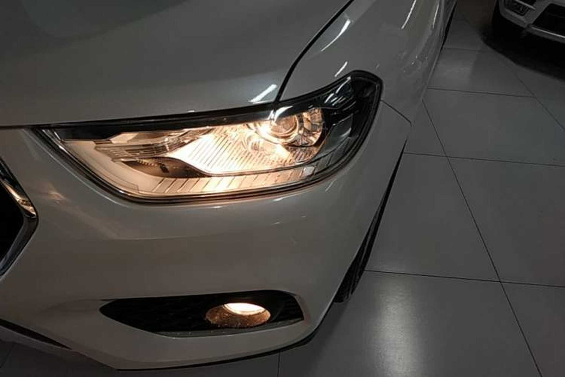 Used Haval H2 2017 Blue Label 1.5T Automatic Two-Wheel Drive Elite Model Left Front Headlight