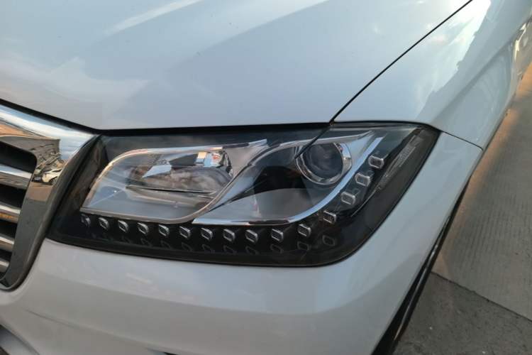 Used Haval H2 2017 Red-Label 1.5T Automatic Two-Wheel Drive Elite Model Left Front Headlight