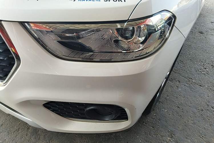 Used Haval H2 2017 Blue Label 1.5T Automatic Two-Wheel Drive Elite Model Left Front Headlight