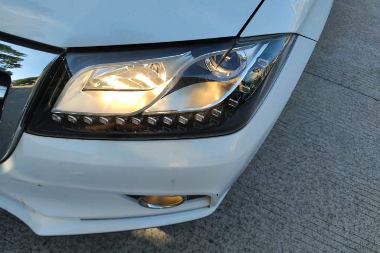 Used Haval H2 2017 Red-Label 1.5T Automatic Two-Wheel Drive Luxury Model Left Front Headlight