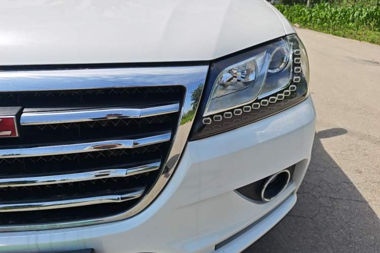 Used Haval H2 2017 Red-Label 1.5T Automatic Two-Wheel Drive Elite Model Left Front Headlight